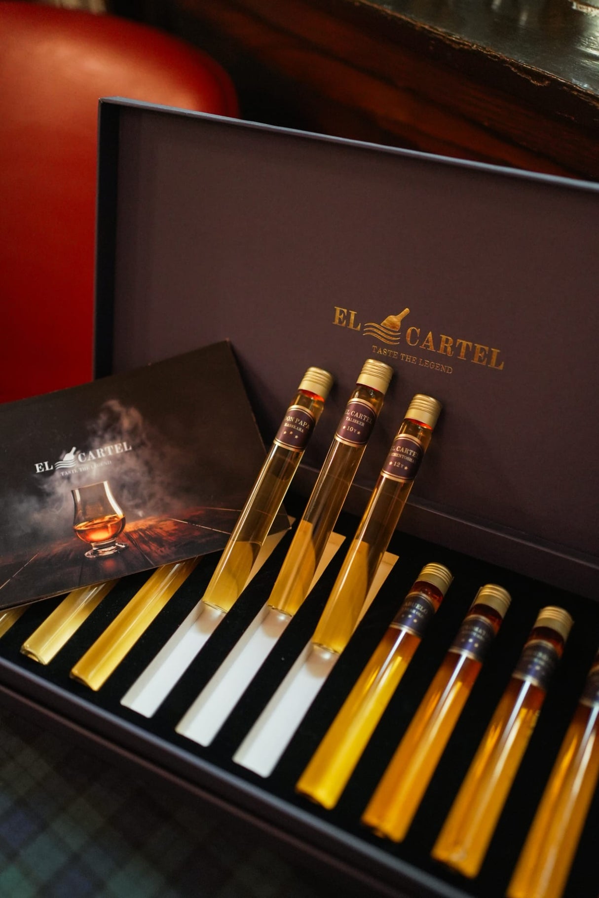 EL CARTEL CATA DE WHISKY ESCOCES