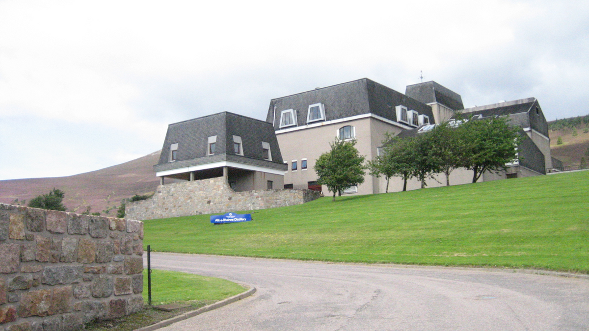 Allt-a-Bhainne Distillery (100 Pipers)