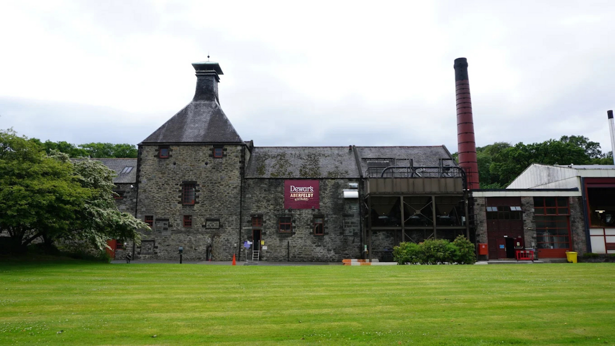 Dewar´s White Label Distillery