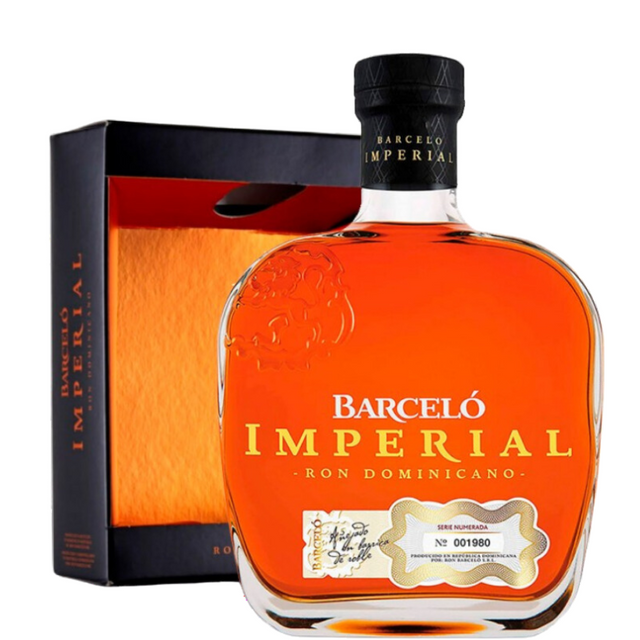 Botella de Ron Barcelo Imperial ron dominicano con estuche