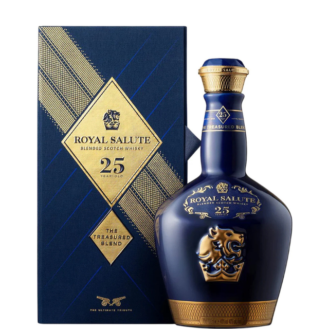Botella de Chivas 25 Años Royal Salute The Treasured Blend con estuche premium. The Ultimate Tribute