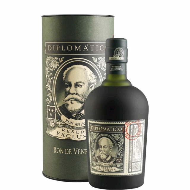 Botella de Diplomático 12 años reserva exclusiva con estuche