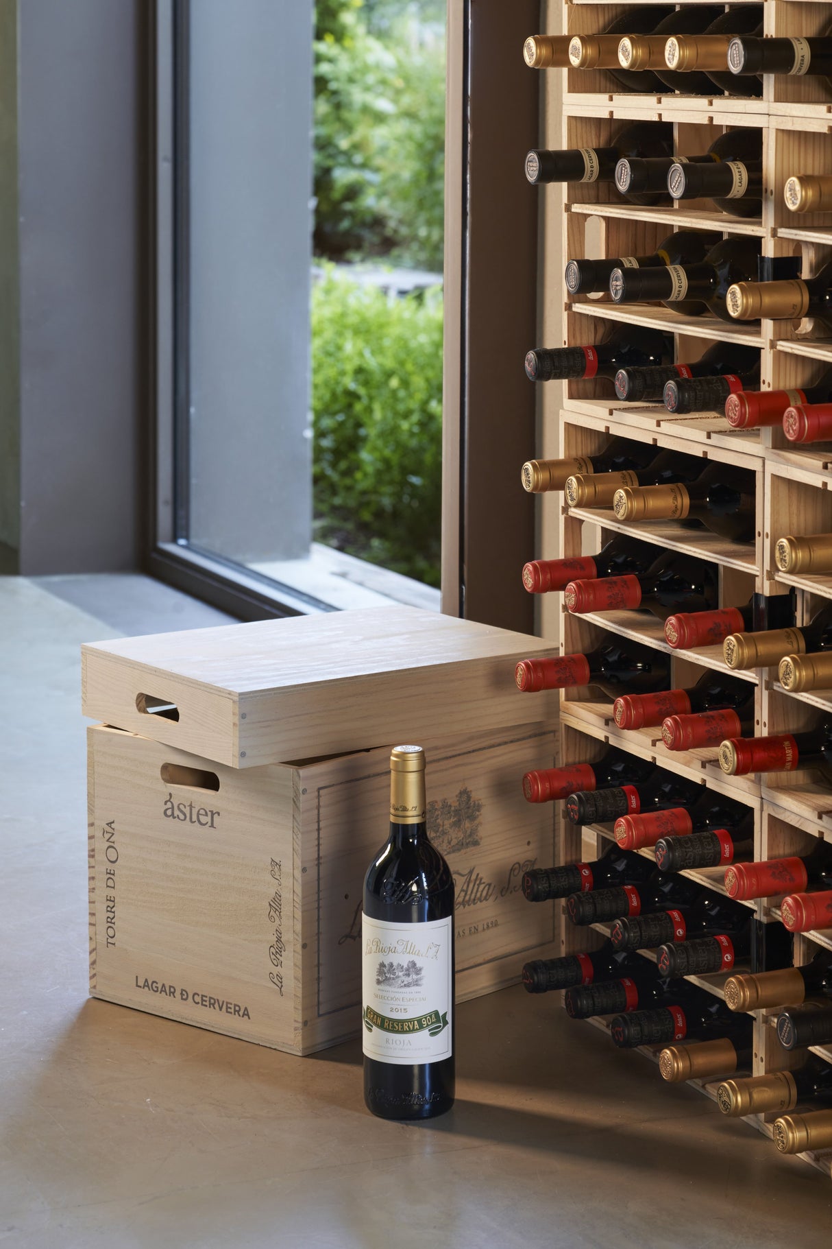 CAJA BOTELLERO VINOTECA LA RIOJA ALTA S.A.