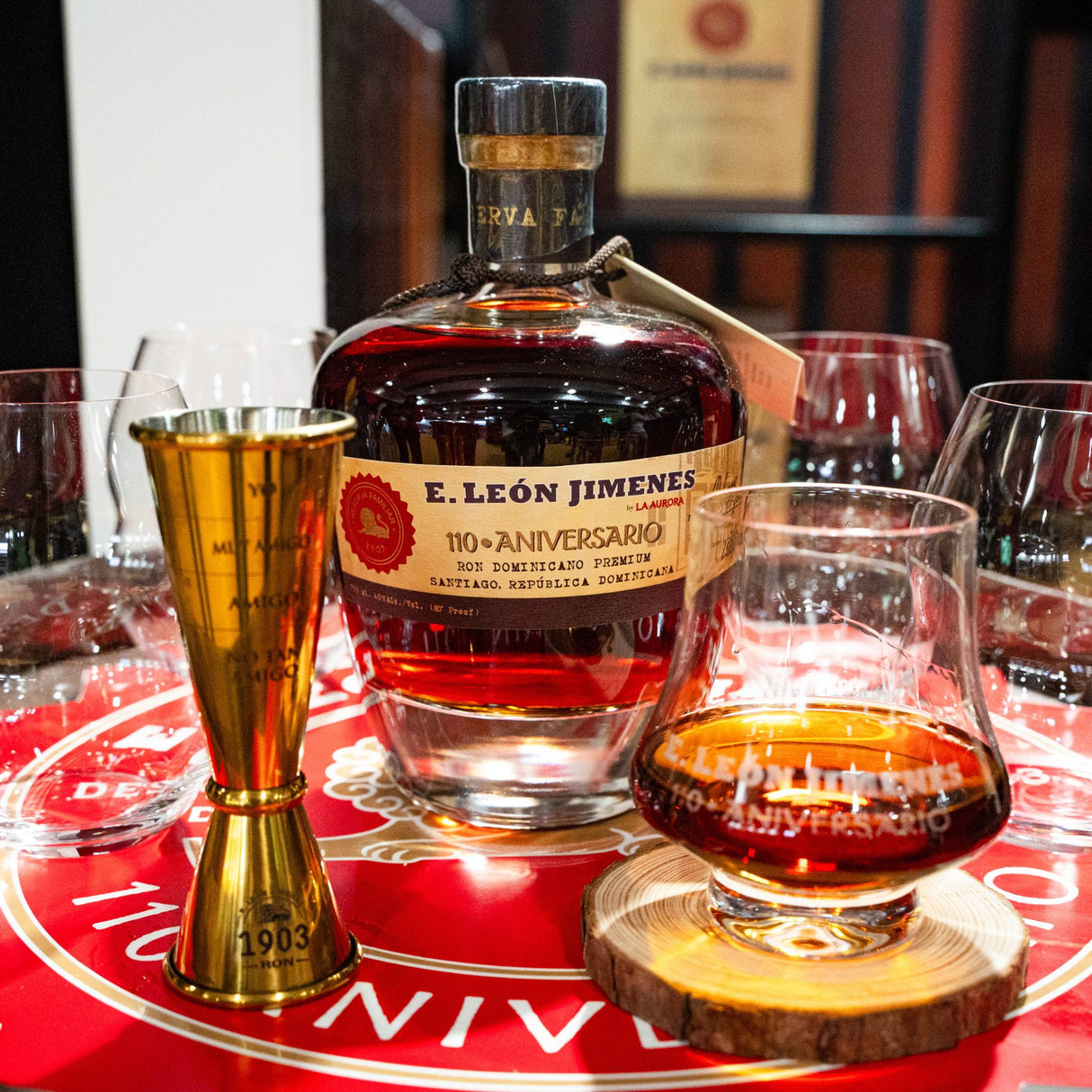 Ron E. León Jimenes 110 Aniversario: Un Siglo de Maestría en 70 cl